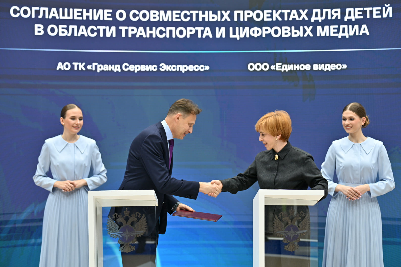 В фирменном поезде «Таврия Экспресс» появятся отдельные детские купе