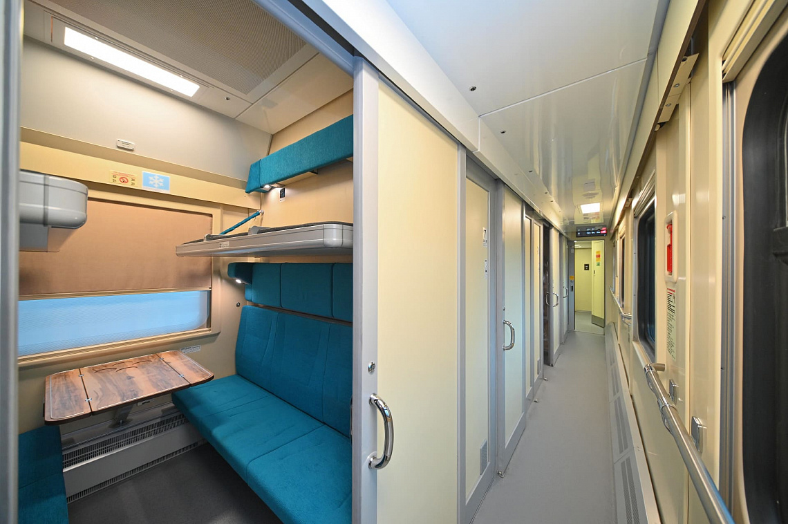 АО ТК «Гранд Сервис Экспресс» с 26 мая запускает поезд «Таврия» из Москвы в Керчь. Его составы будут полностью сформированы из новых купейных вагонов в новой ливрее