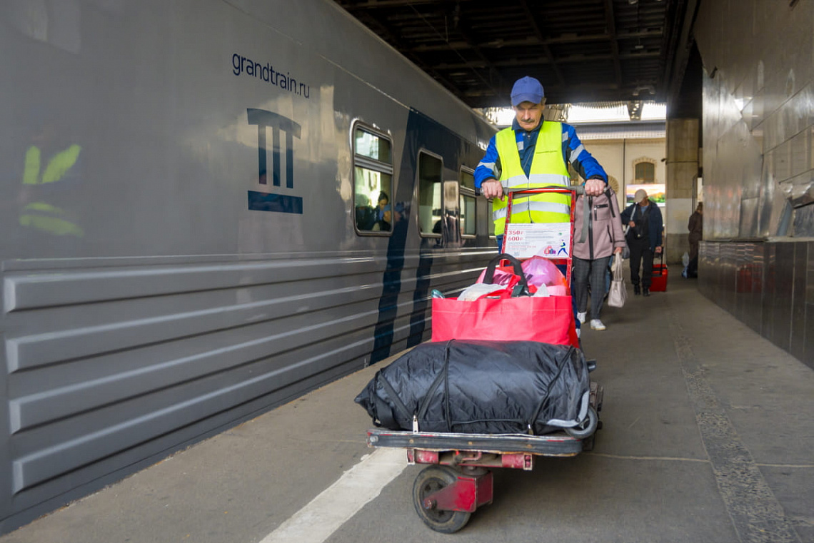 Вызвать носильщика к поезду теперь можно через систему «Таврия.Медиа» — со смартфона или планшета