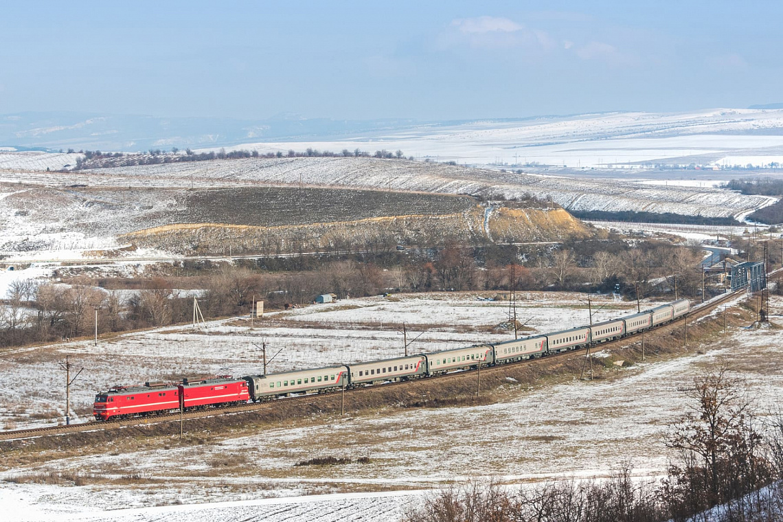 Поезд №175/176 выполнит дополнительные рейсы в новогодние праздники
